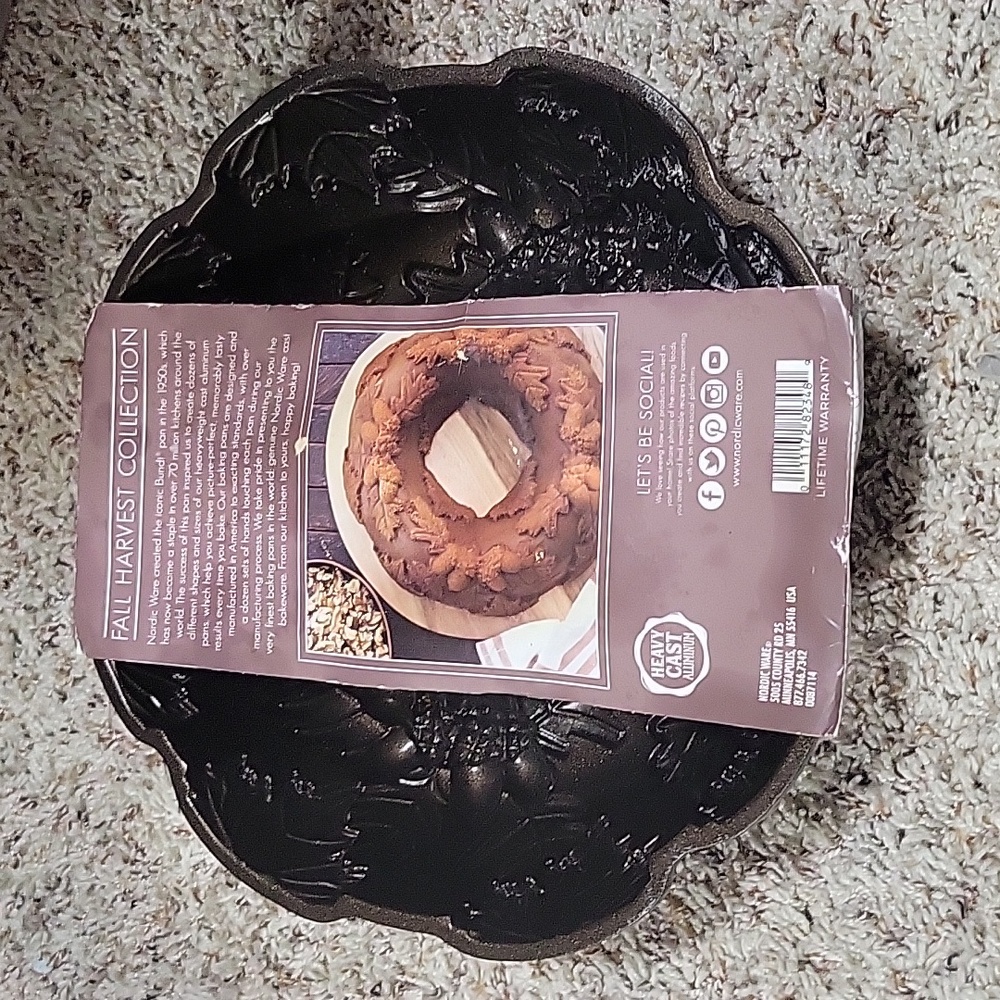 Nordic Ware 10 Cup Autumn Wreath Bundt Pan made in America Heavy cast aluminum - Picture 2 of 5